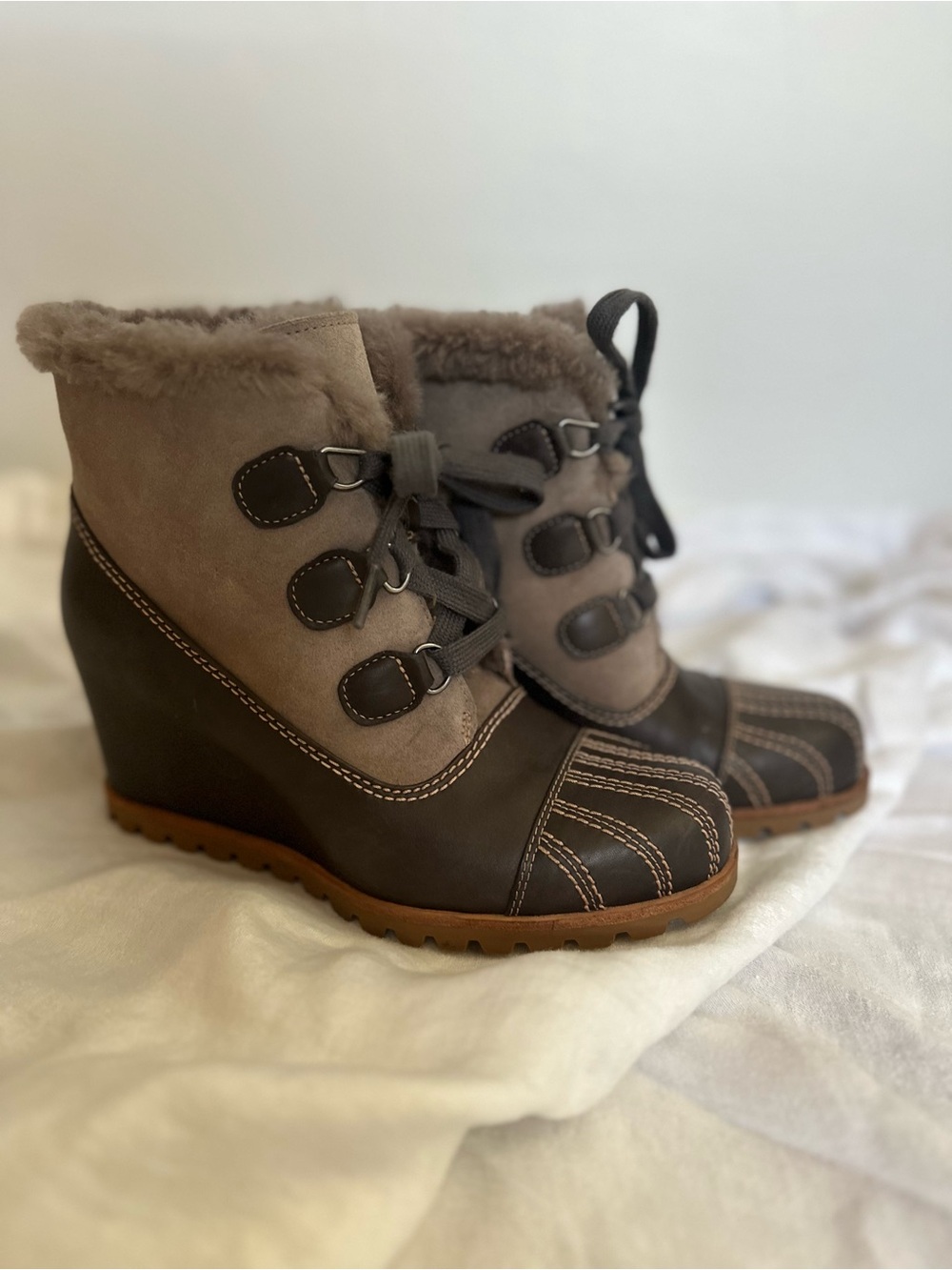 UGG Alasdair Waterproof Leather Shearling Wedge Boots Brown Duck Boots  7.5